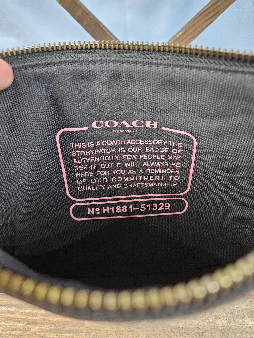 Coach Pyramid Eye Turnlock Pouch 26 - Picture 7 of 8